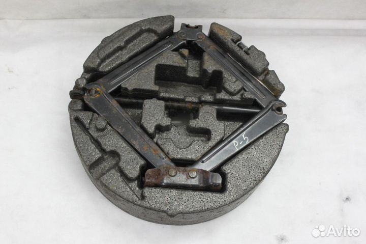 Домкрат в пенопластовом боксе Opel Astra J