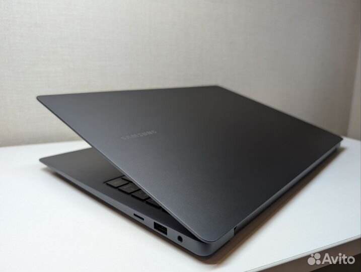 Samsung Galaxy Book3 Amoled i7-13700H RTX 4050 1TB