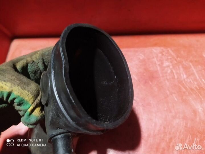 Патрубок воздухозаборника Volkswagen Passat B3