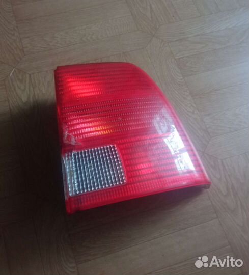 Задний правый фонарь
