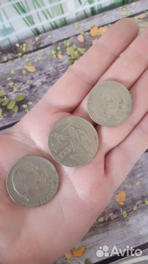 Монета рубль