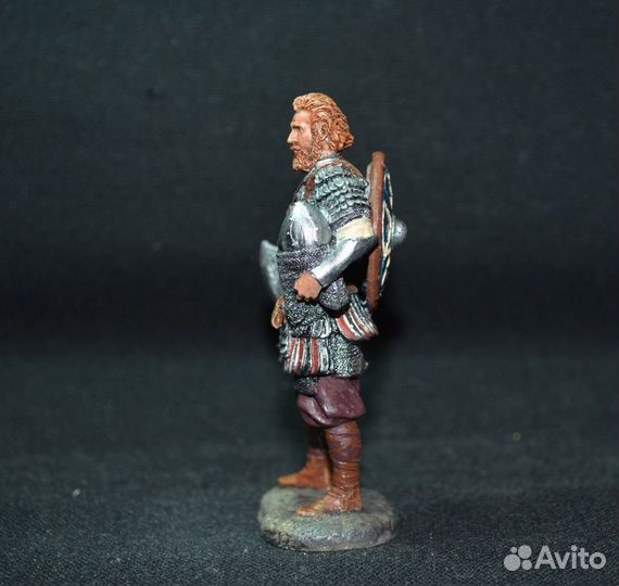 Фигура. варяжский стражник С топором В дозоре 10-1