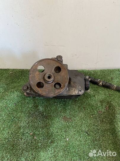 Насос гидроусилителя Toyota Avensis 1