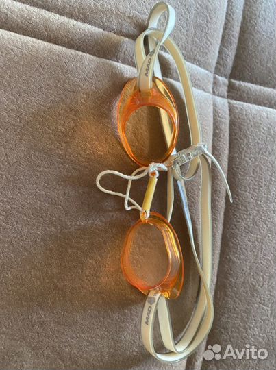 Шапки и очки для плавания