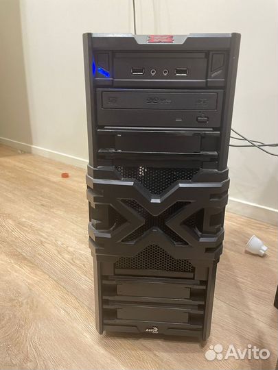 Стационарный компьютер (системный блок)