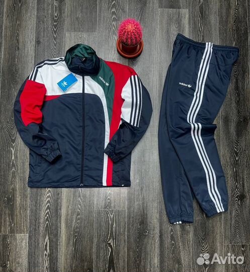 Спортивный костюм adidas