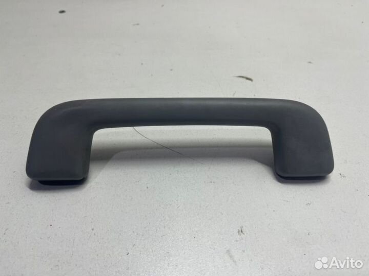 Ручка внутренняя потолочная передняя Toyota Camry