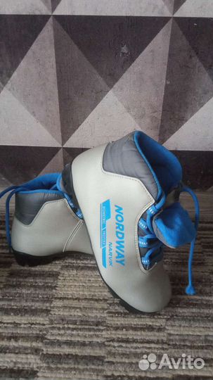 Лыжные ботинки