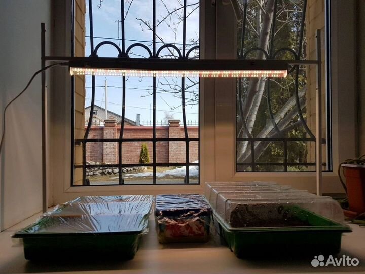 Фитосветильник для растений Uniel ULI-P18-15W