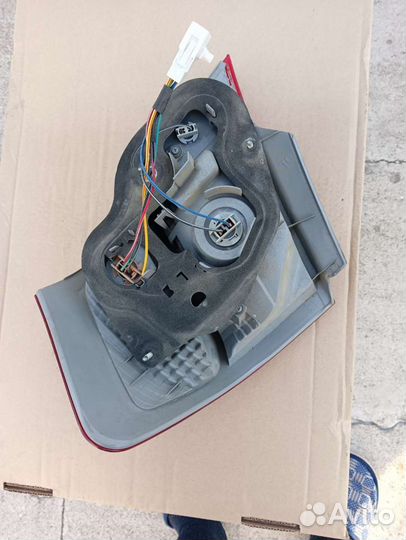 Плафон задний левый для автомобиля Toyota Axio