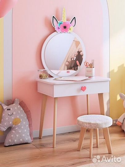 Детский туалетный столик