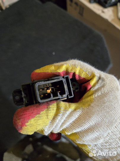 Кнопка стеклоподъемника передняя правая Hyundai