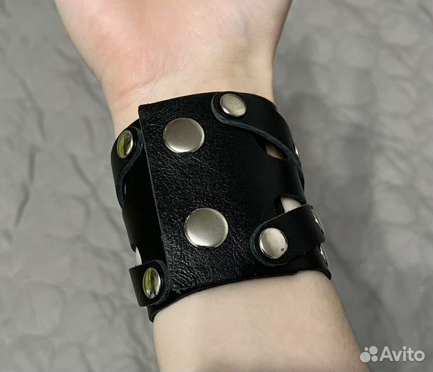 Кожаный браслет