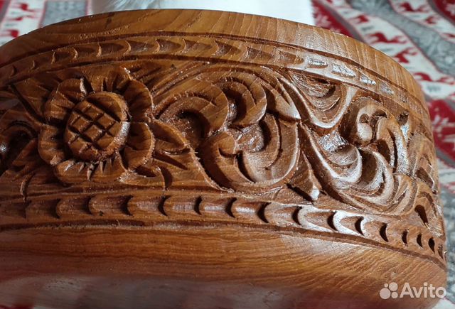 Ваза для фруктов деревянная резная