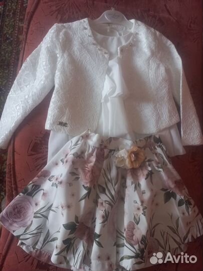 Костюм нарядный на девочку