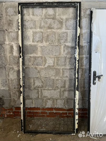 Дверь входная железная б/у