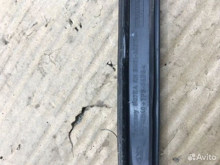 Накладка стойки лобового стекла правая Ford Focus