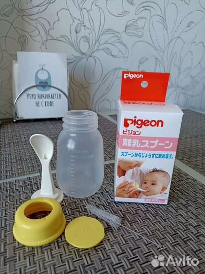 Бутылочка с ложечкой Pigeon