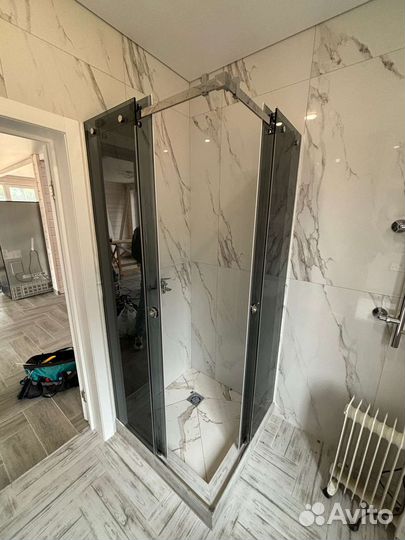 Стеклянные ограждения в душ