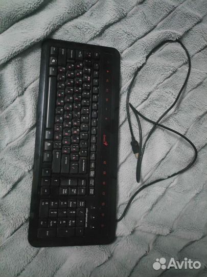 Монитор, клавиатура и колонки