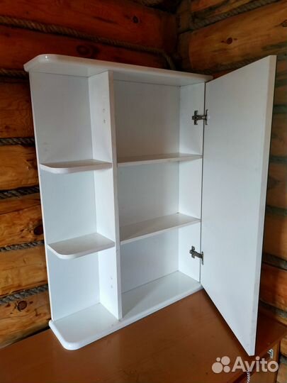 Шкафчик с зеркалом в ванную