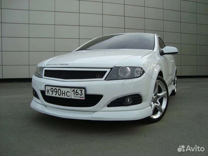 Решетка радиатора на Opel Astra H