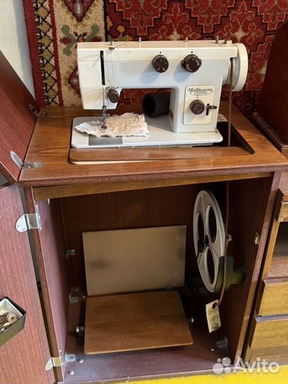 Швейная машина Чайка 143