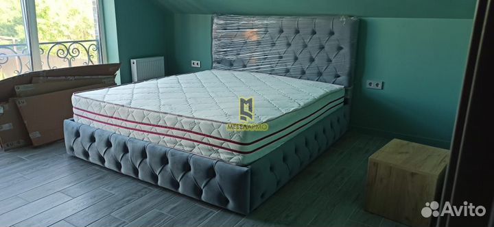 Кровать с матрасом