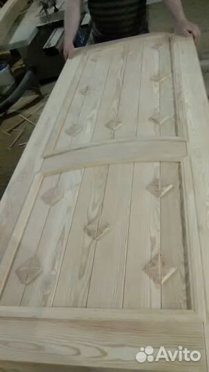 Входные двери из массива