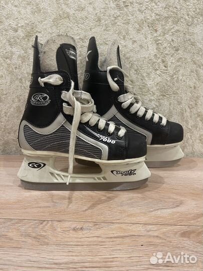 Коньки хоккейные р.35