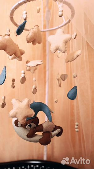 Мобиль в кроватку из фетра