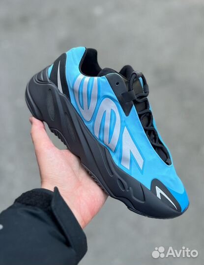 8.5 US. Adidas Yeezy Boost 700 mnvn Cyan. Оригинал