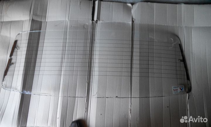 Стекло заднее и две форточки на Волгу