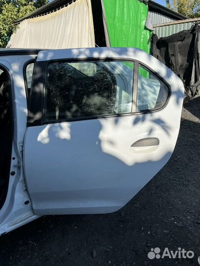 Задняя левая Дверь renault logan 2