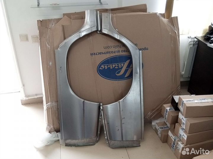 Задняя левая часть крыла, пол крыла 2110