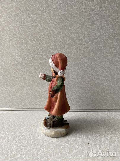 Статуэтка керамическая Девочка с письмом