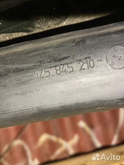 Форточка задней правой двери Skoda Octavia A5