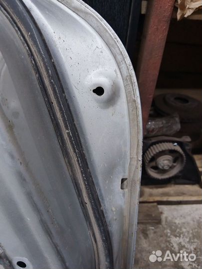 Задняя правая дверь Mitsubishi carisma седан рест