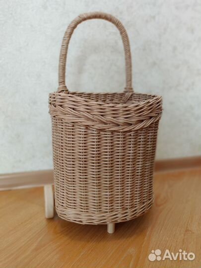 Плетеная сумка-тележка для игрушек