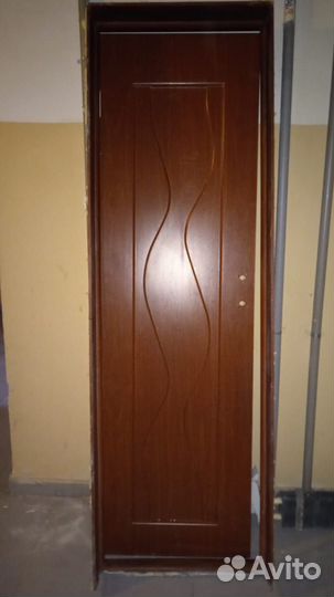 Отдам межкомнатную дверь с коробом и без фурнитуры