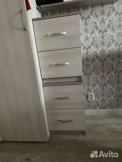 Тумбочка прикроватная