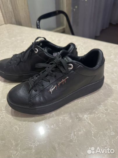 Кроссовки женские