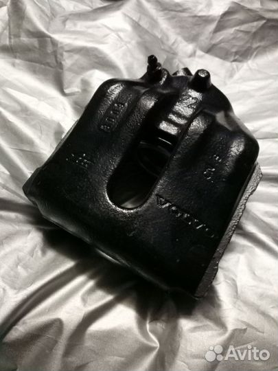 Тормозной суппорт Вольво850/s70