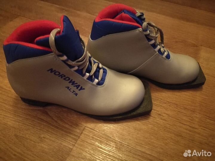 Лыжные ботинки