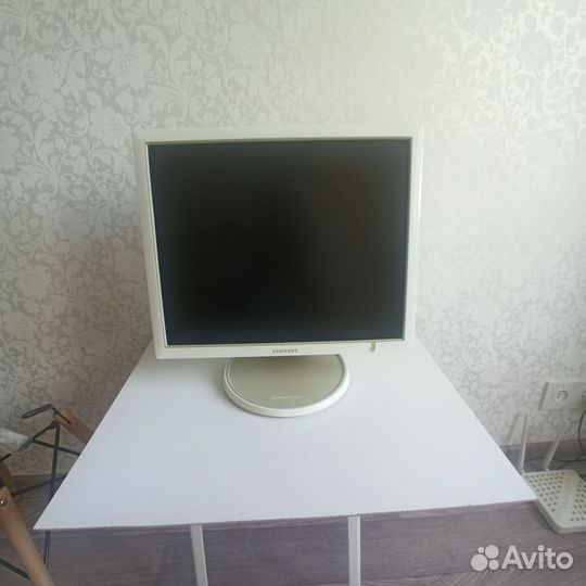 Монитор Samsung SyncMaster 960bf