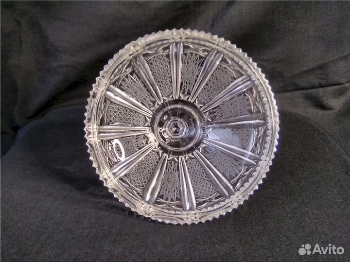 Конфетница хрустальная