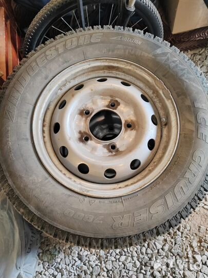 Bridgestone Ice Cruiser 7000 205/70 R15 T