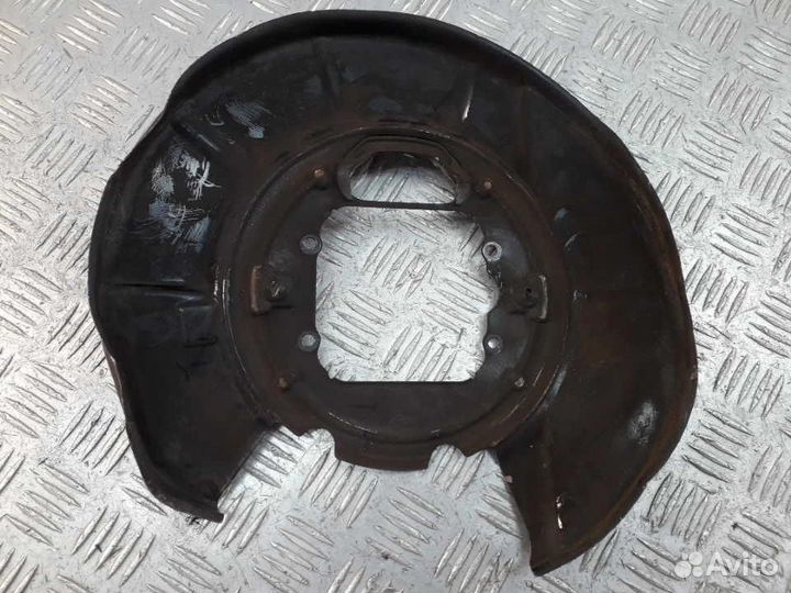 Щит опорный задний правый BMW X5