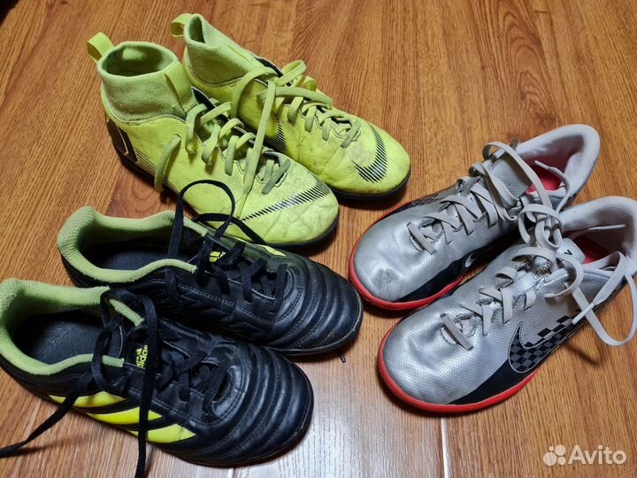 Детские футбольные бутсы