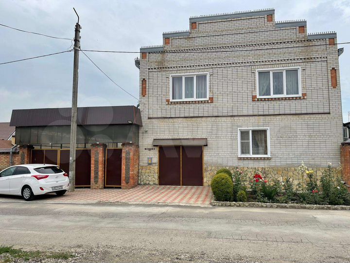 Дом 220 м² на участке 6 сот.